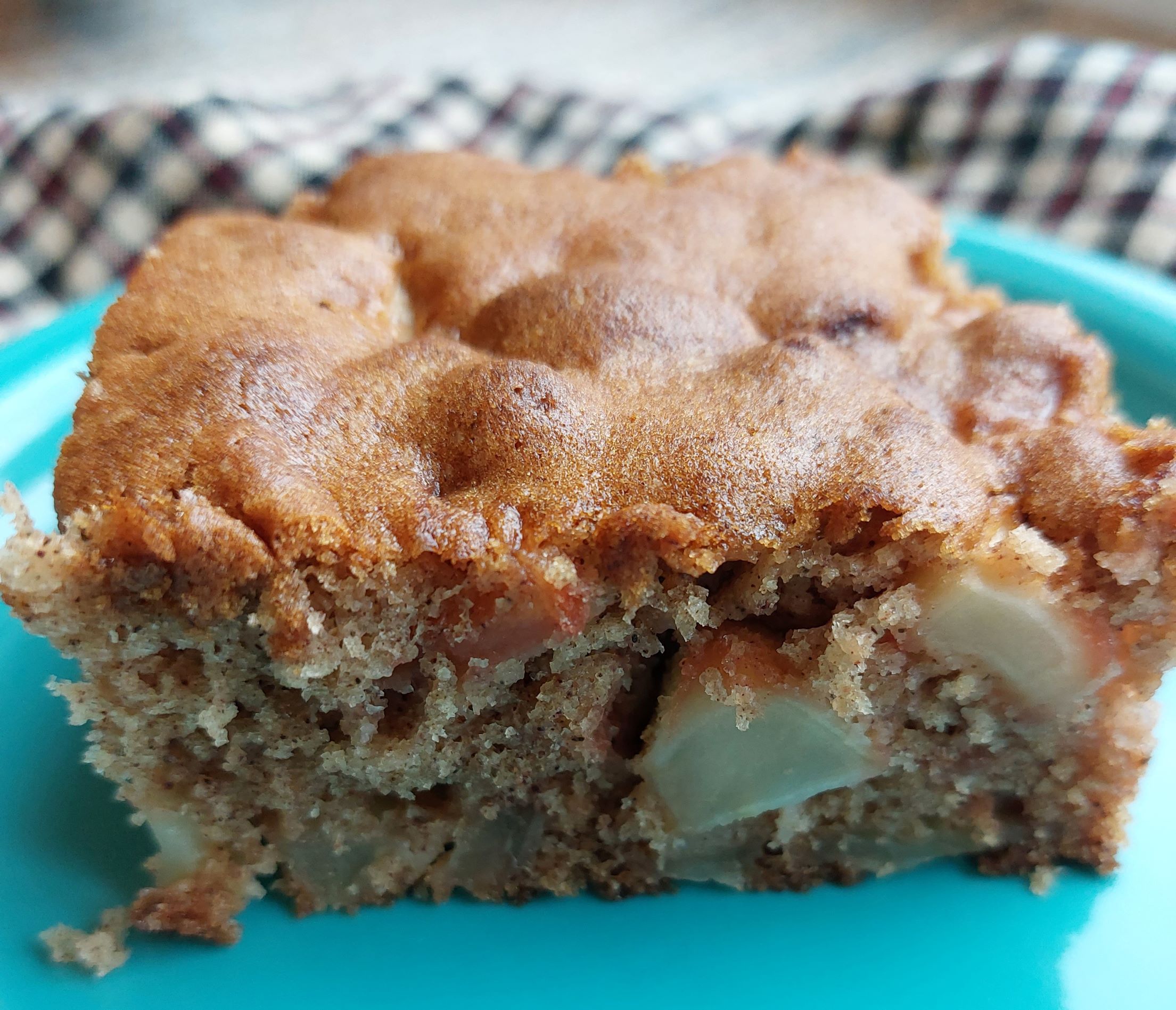 Old Fashioned Raw Apple Cake