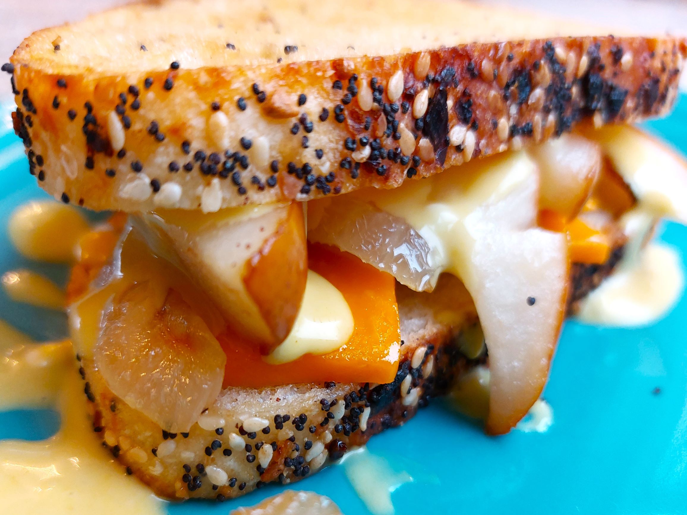 Baked Cheddar Pear Sandwiches